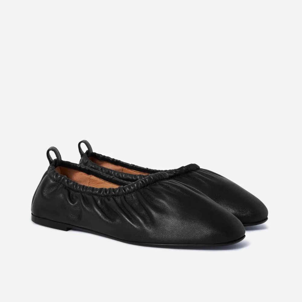 Everlane | The Scrunch Flat
